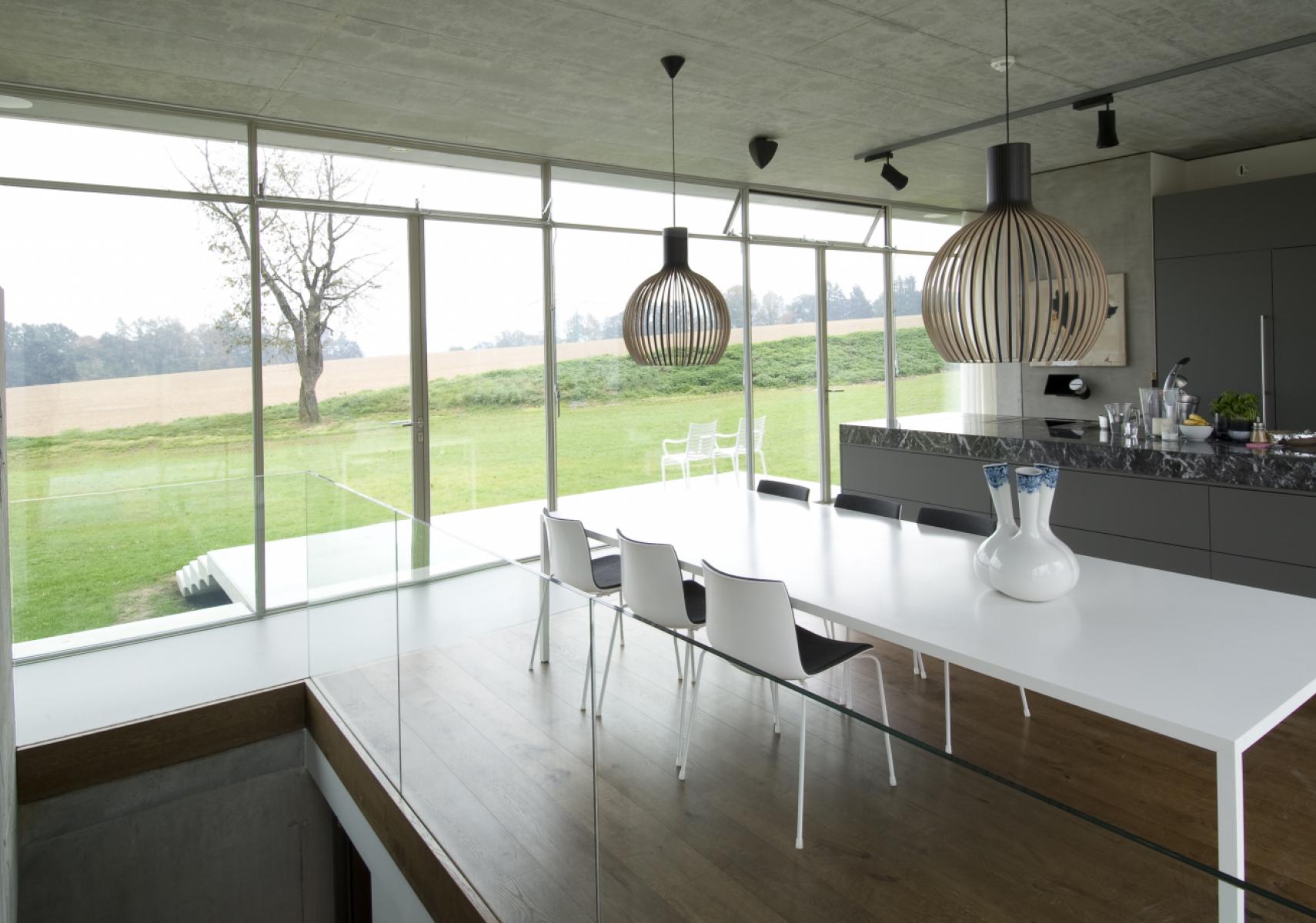 MHB SL-30 ISO: thin-frame steel profiles, thermally broken with 1 1/8" sightlines and a wide range of custom solutions. Available with dual-pane glazing and triple-pane glazing.