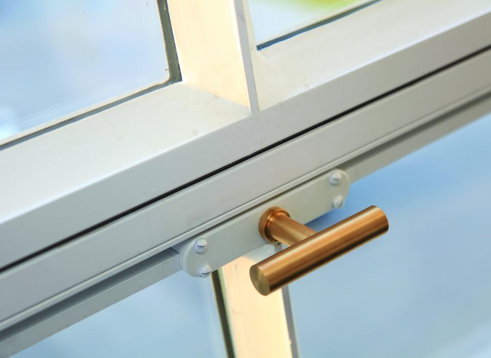 MHB Classic ISO: traditional and landmark steel profiles, thermally broken with narrow sightlines. 