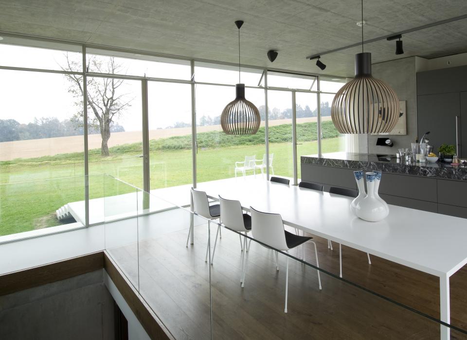 MHB SL-30 ISO: thin-frame steel profiles, thermally broken with 1 1/8" sightlines and a wide range of custom solutions. Available with dual-pane glazing and triple-pane glazing.