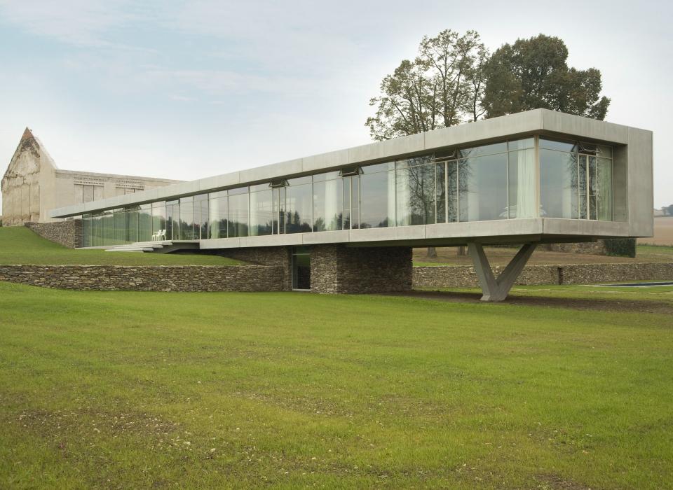 Thermally insulated steel profile window systems.